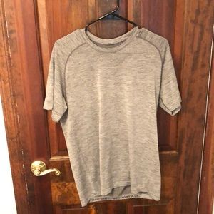 Metal vent tech short sleeve